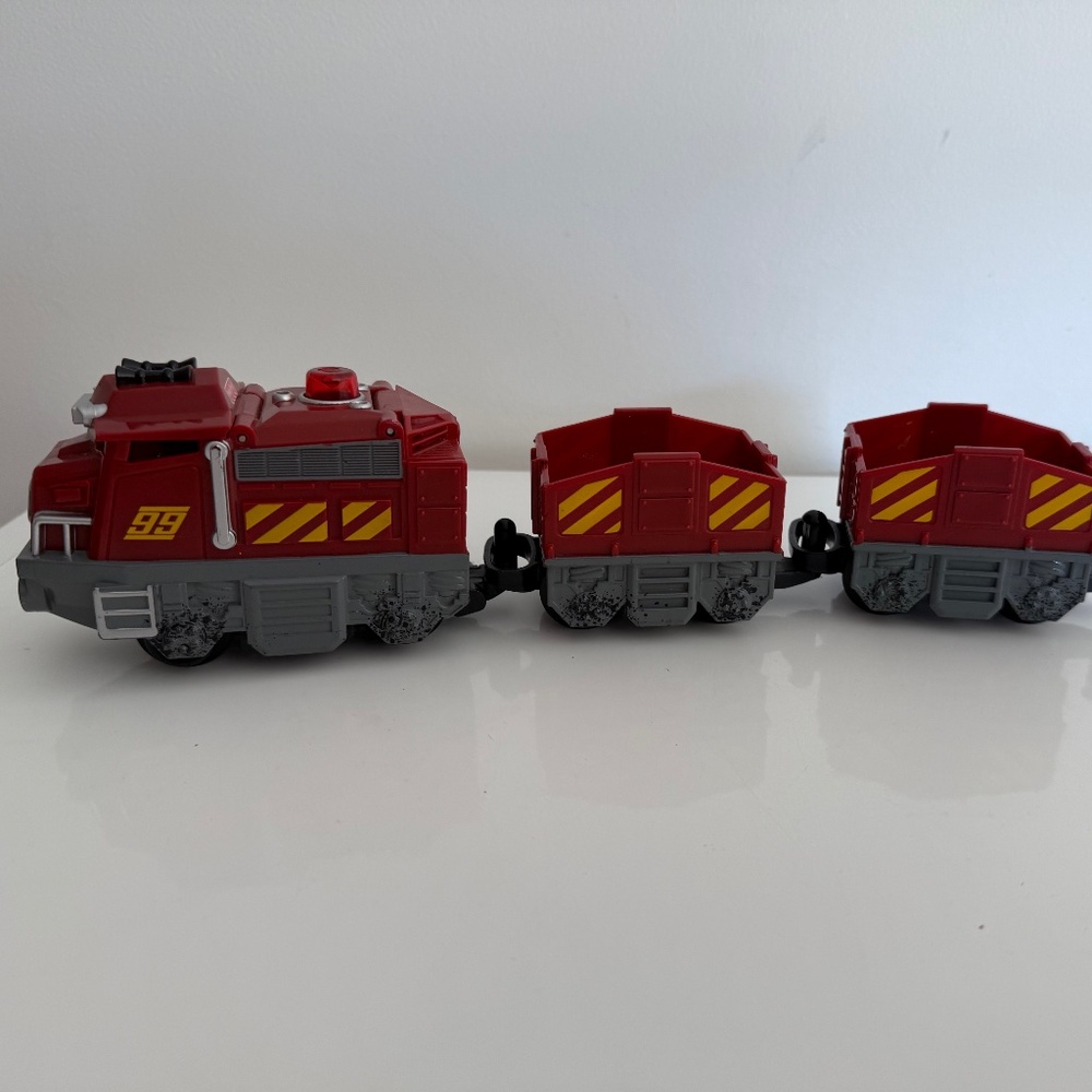 Fisher Price GeoTrax ~ Bull & Bruno! Toughest Team #99 Engine cars & figure
